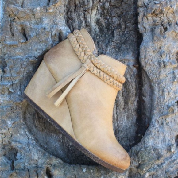Mata Shoes - Size 6.5 And SZ 9 Beige Wedge